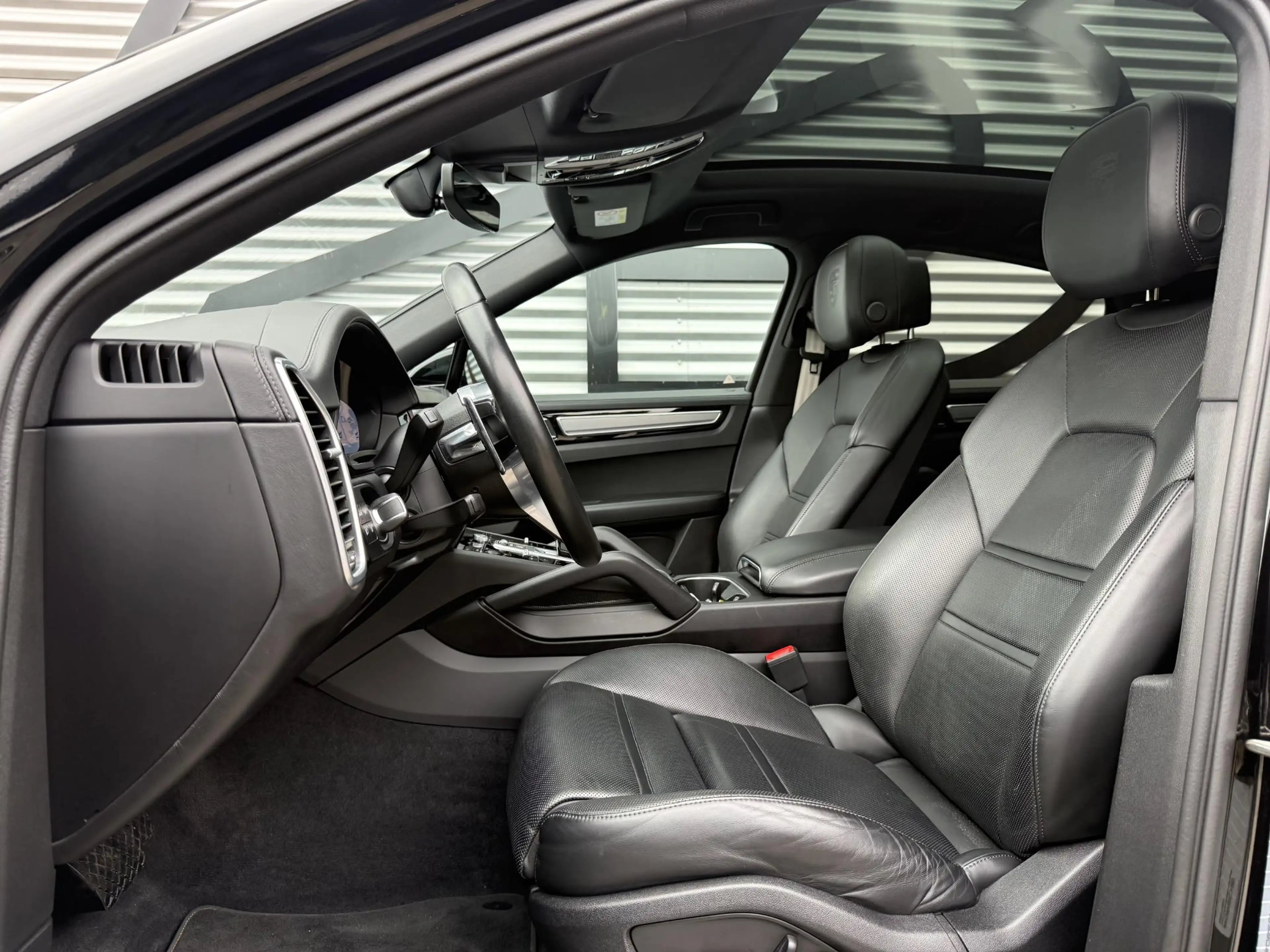 Porsche Cayenne Coupé 3.0 E-Hybrid Pano|Chrono|360 Camera|Bose|Led — photo 4