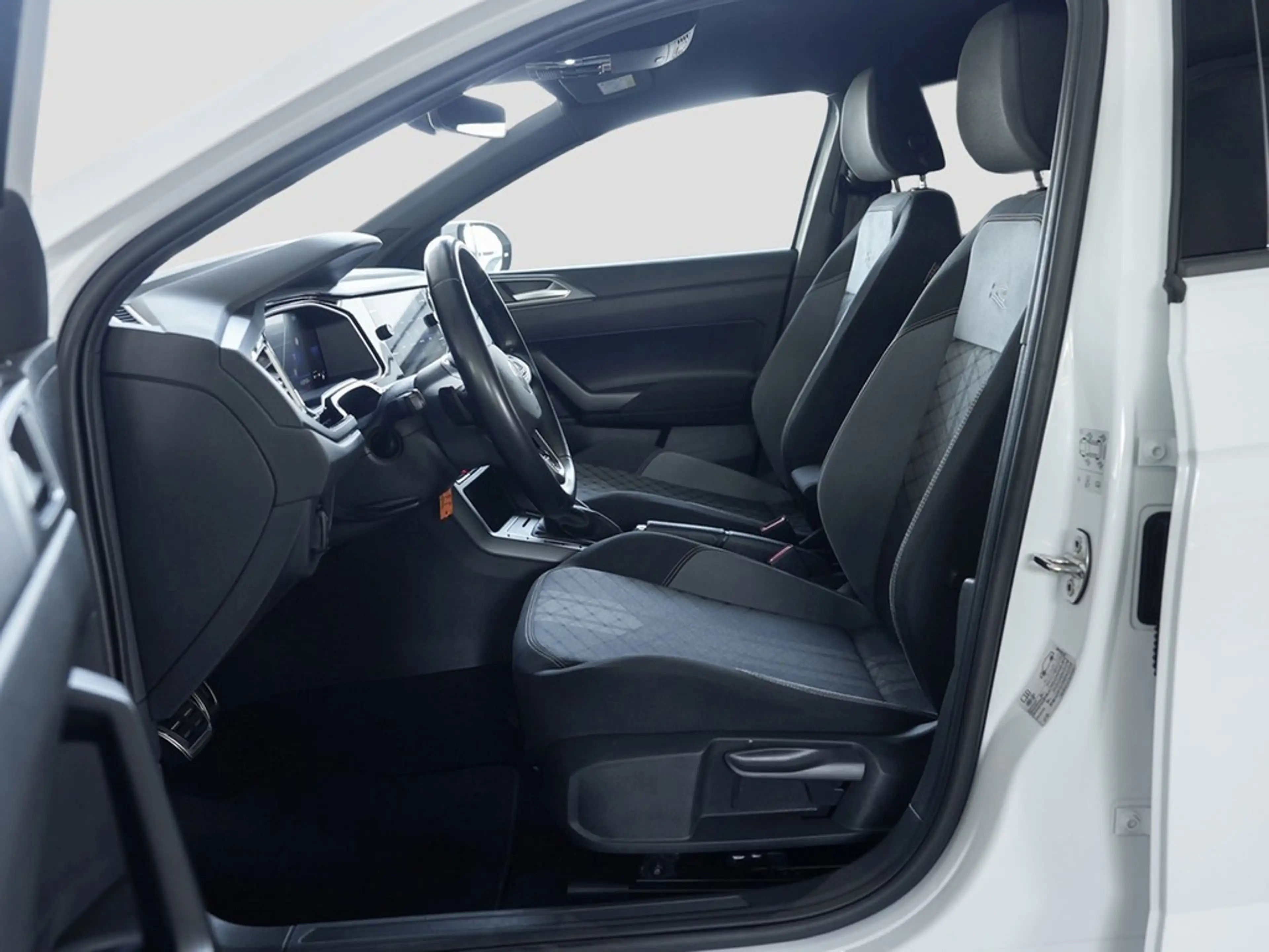 Volkswagen Taigo 1,5 TSI R-Line DSG,Matrix-LED,ALU 18",Kamera Cl... — photo 18