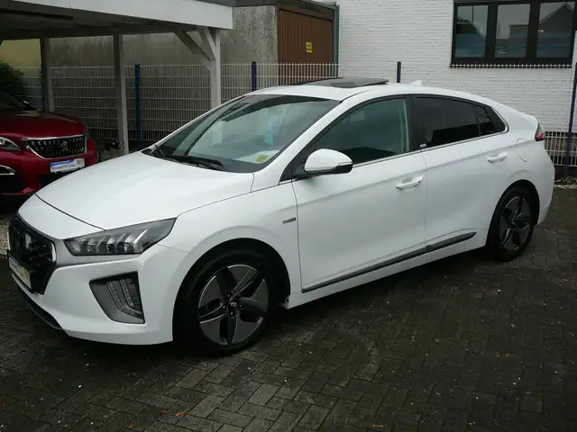 Hyundai IONIQ Style Hybrid,Sehr gepflegt,Scheckheft gewartet,Automatikgetriebe,Navigationssystem,Klimaautomatik,Sitz und Lenkradheizung