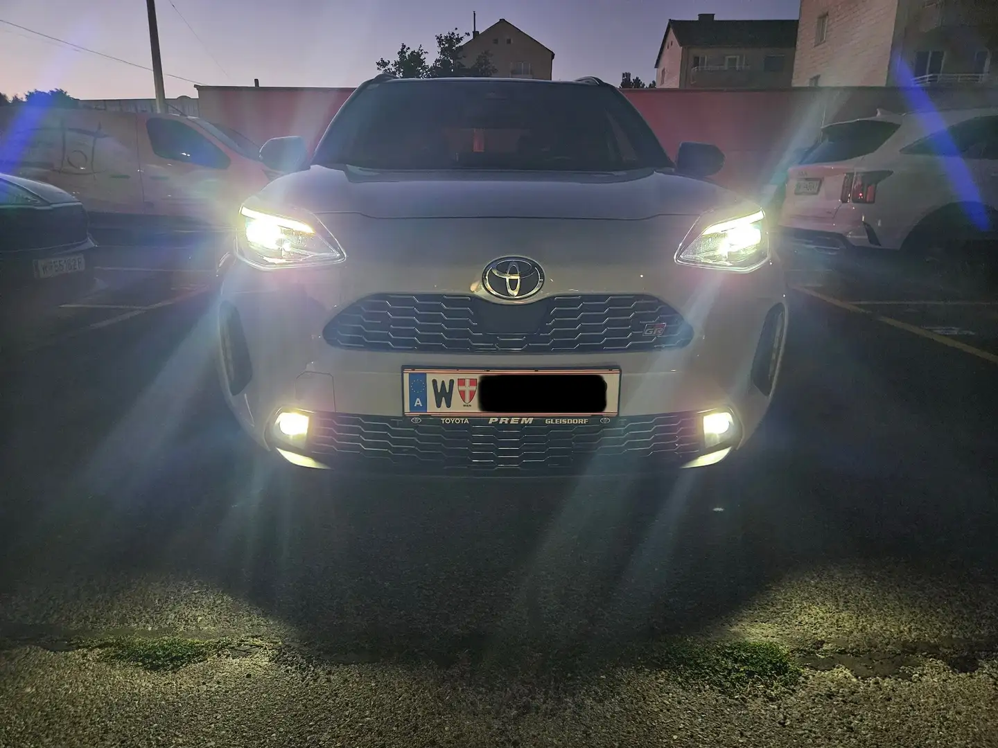 Toyota Yaris Cross Yaris Cross 1,5 VVT-i Hybrid GR Sport Aut. GR Sport Grau - 2