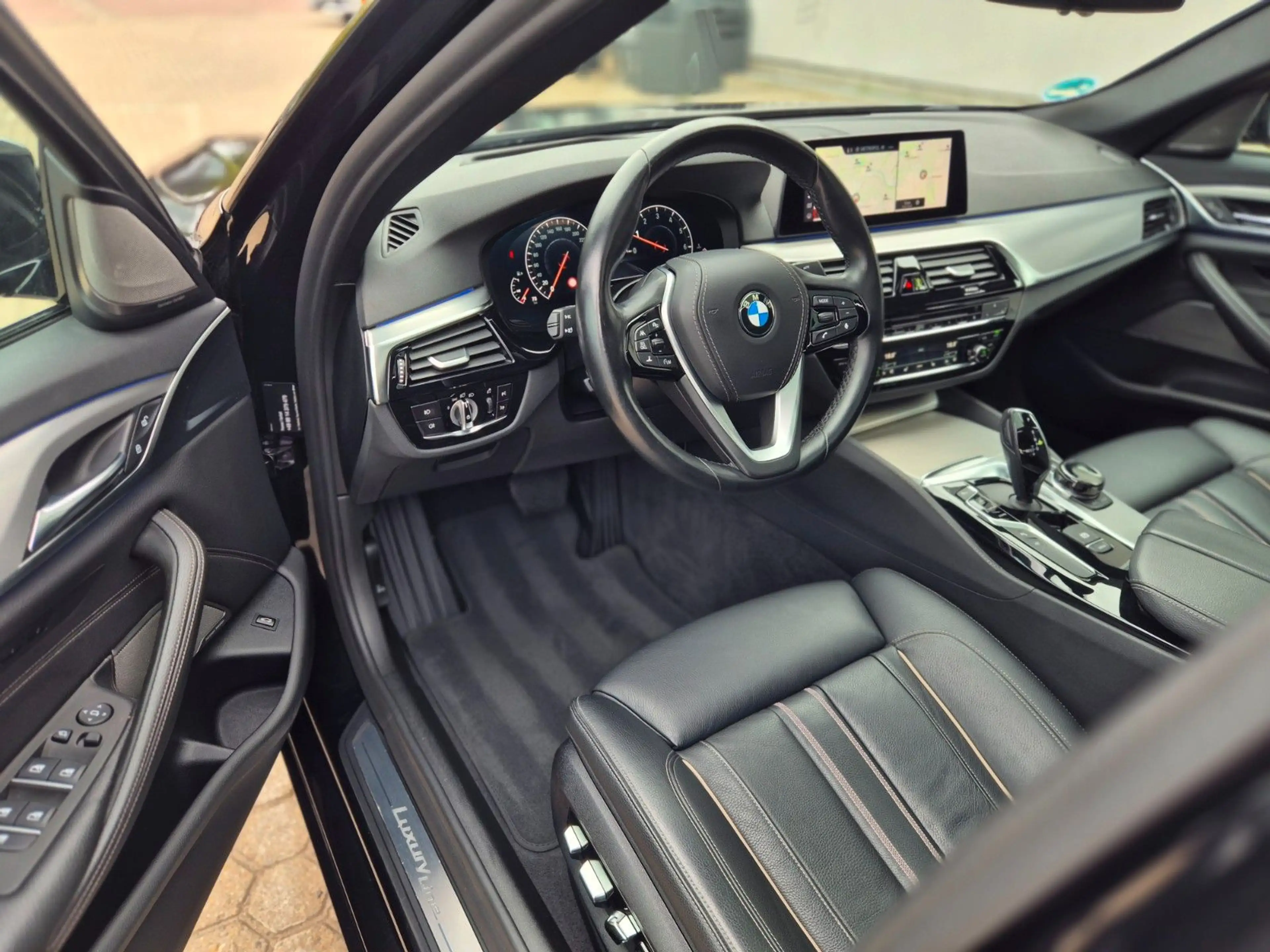 BMW 540 i xDrive Limousine Luxury Line LED/ HUD/ ACC — photo 13