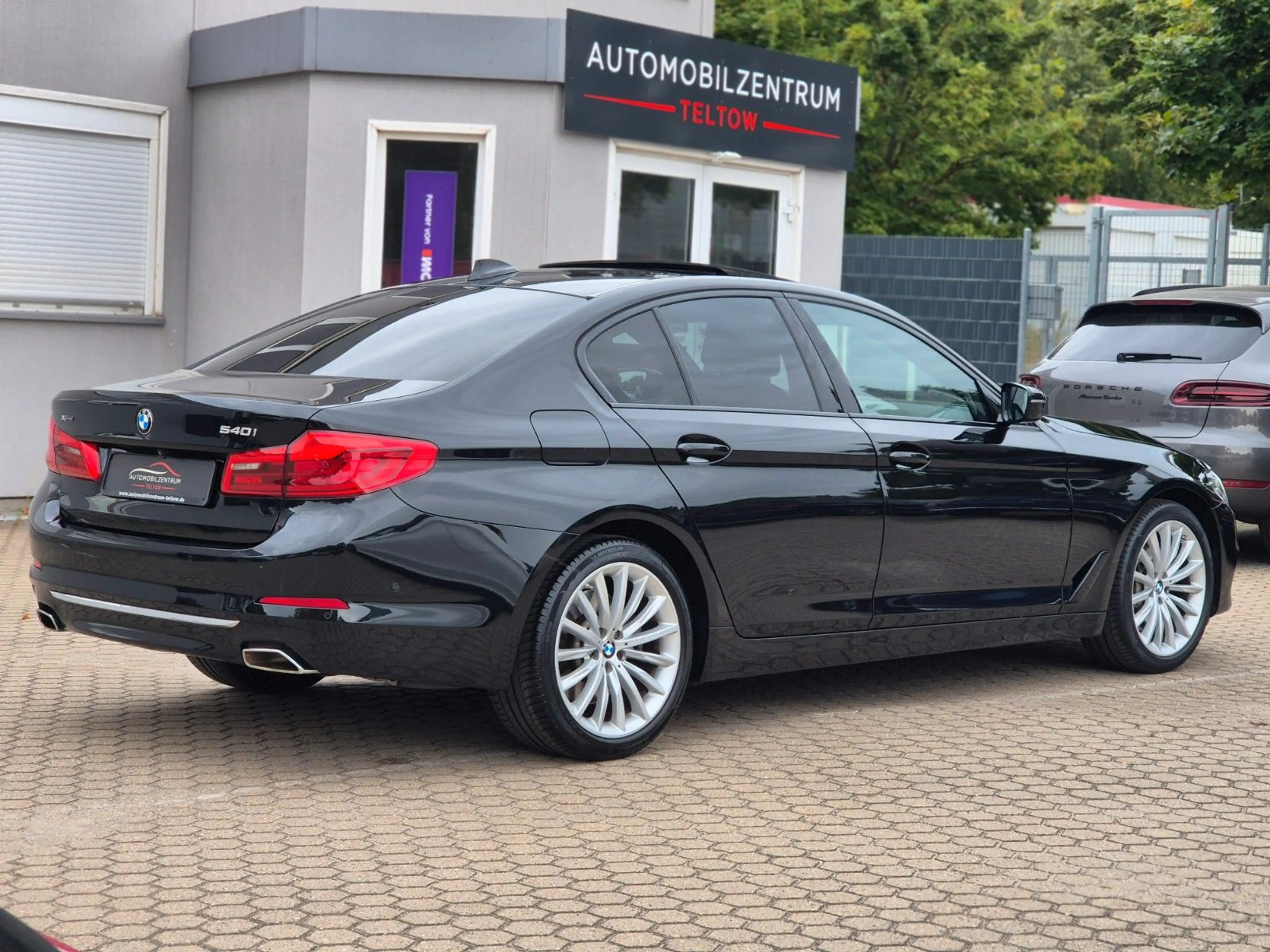 BMW 540 i xDrive Limousine Luxury Line LED/ HUD/ ACC — photo 10
