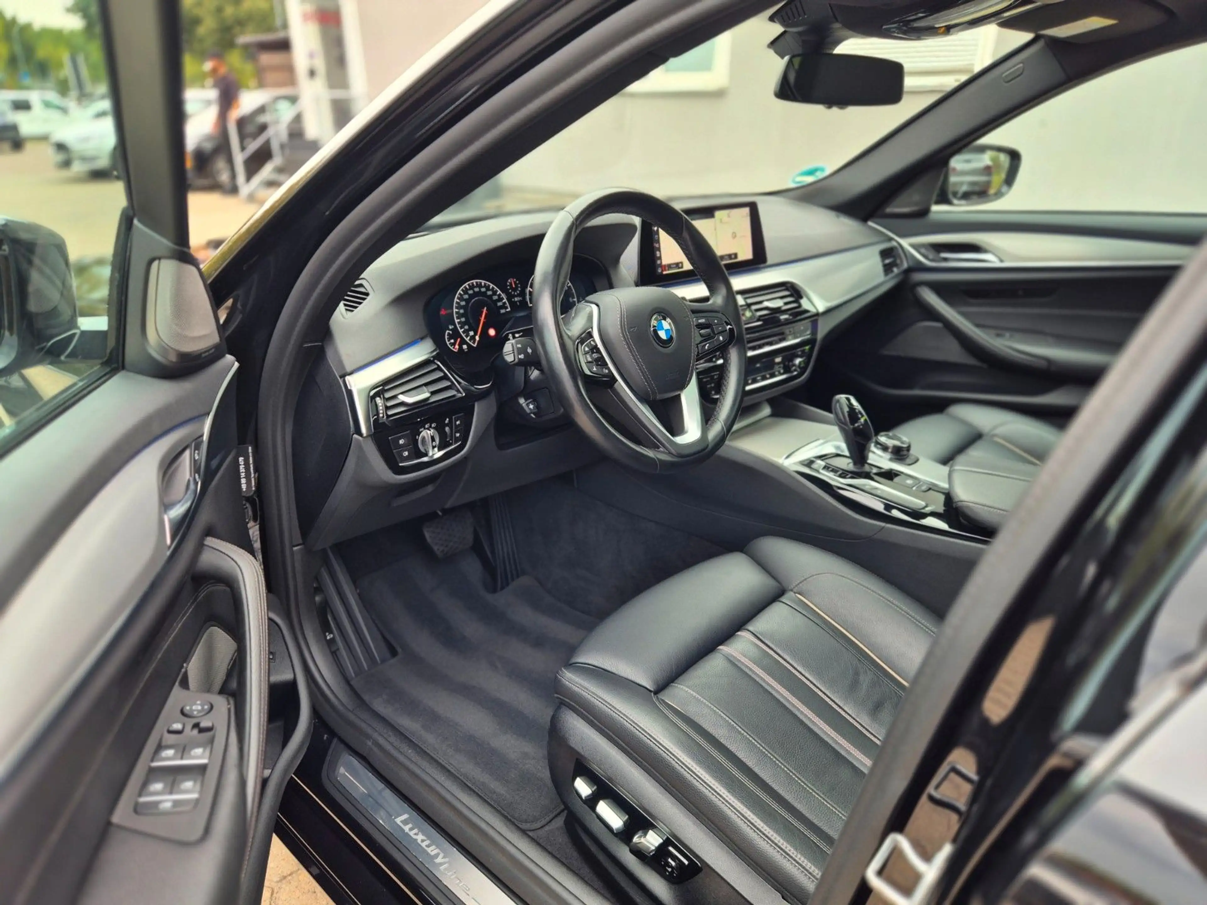 BMW 540 i xDrive Limousine Luxury Line LED/ HUD/ ACC — photo 12