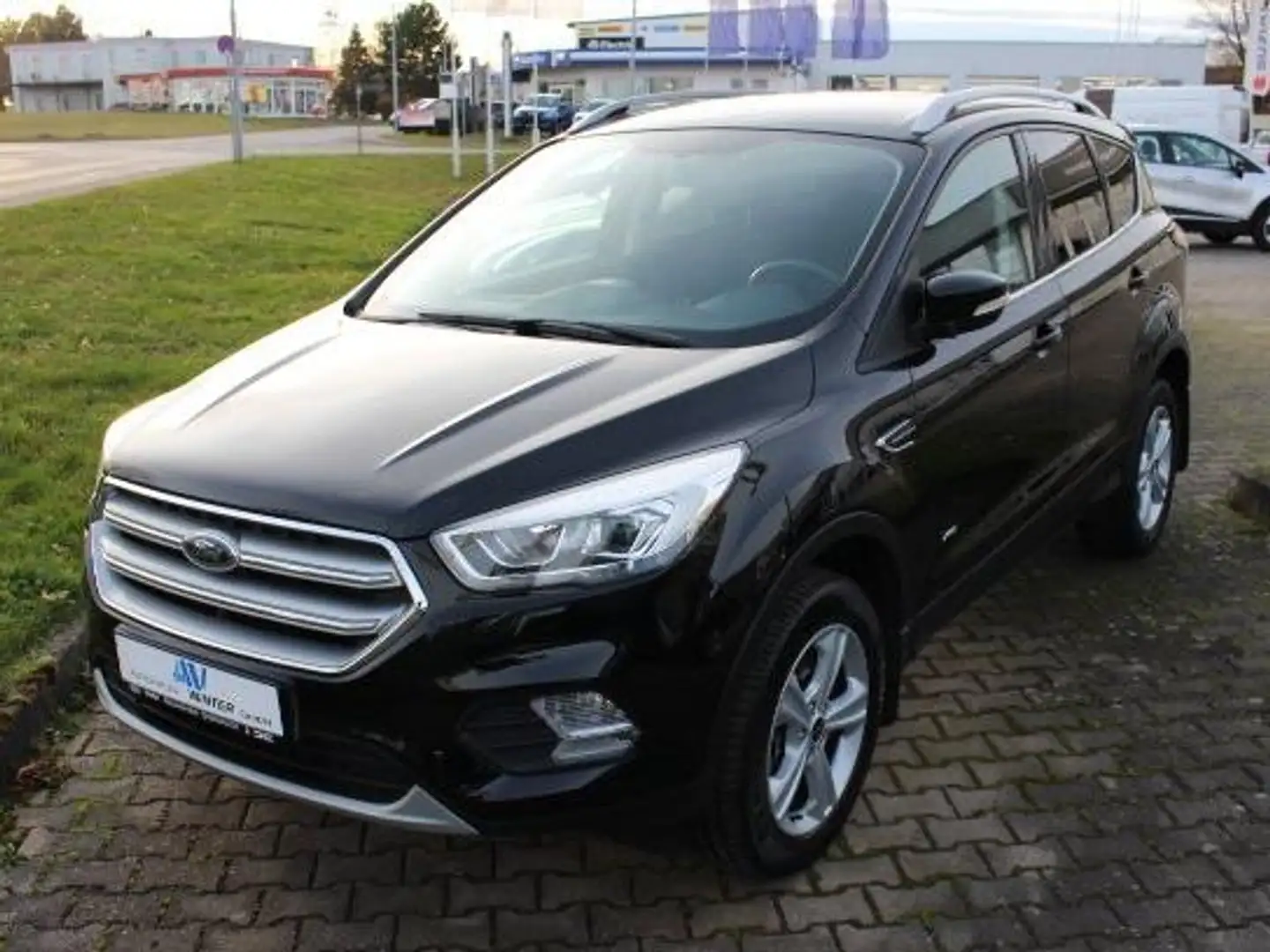Ford Kuga Kuga 1.5 EcoBoost 4x4 Automatik Trend S&S Zwart - 1