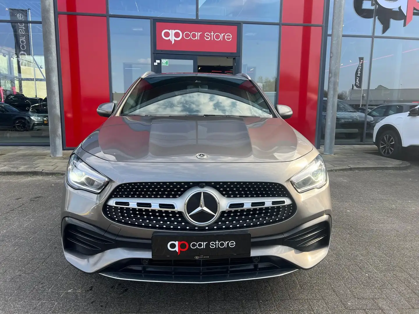 Mercedes-Benz GLA 250 e AMG Line Šedá - 2