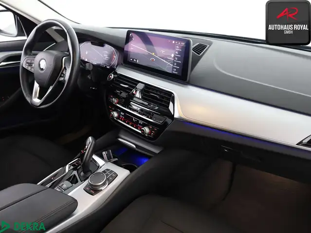BMW 5 Series view 11