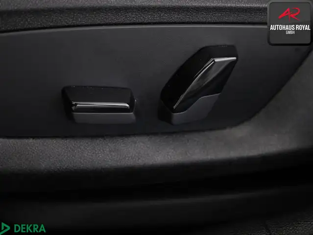BMW 5 Series view 24