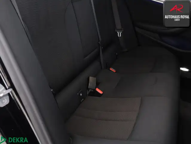 BMW 5 Series view 13