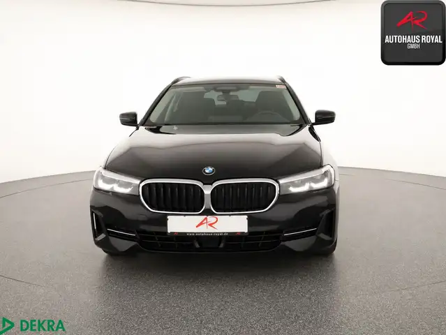 BMW 5 Series view 8
