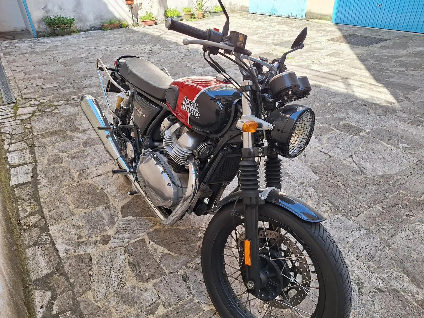 Royal Enfield Interceptor Червоний - 2