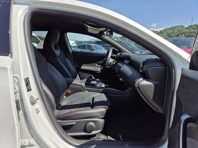 Mercedes-Benz A view 9