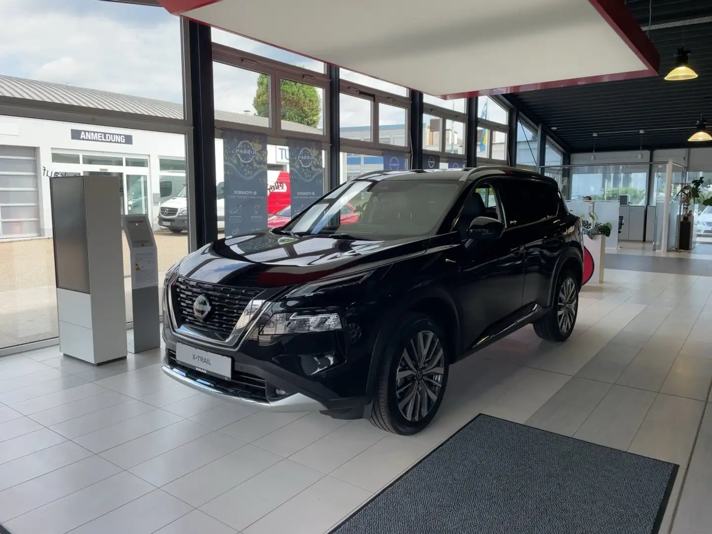 Nissan X-Trail 1.5 VC-T MHEV Tekna Inkl. Winterräder Silber - 2