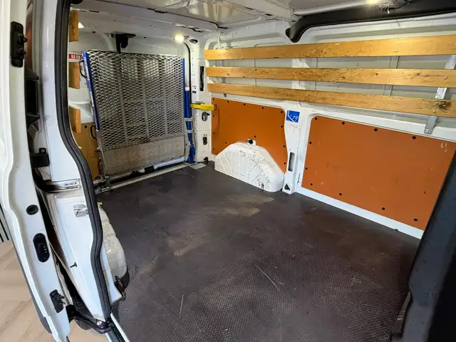 Ford Transit Custom view 8