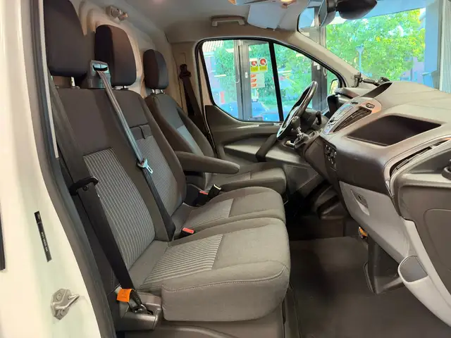 Ford Transit Custom view 19