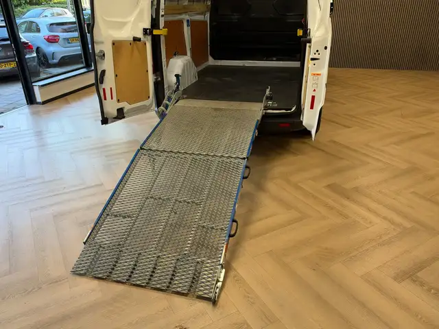 Ford Transit Custom view 15