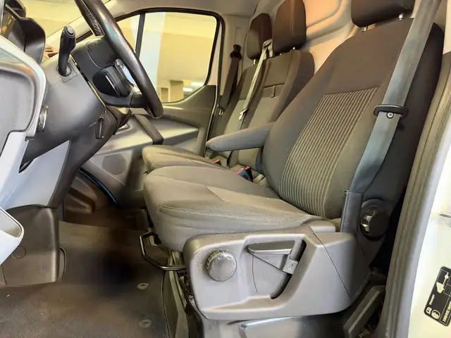 Ford Transit Custom view 24