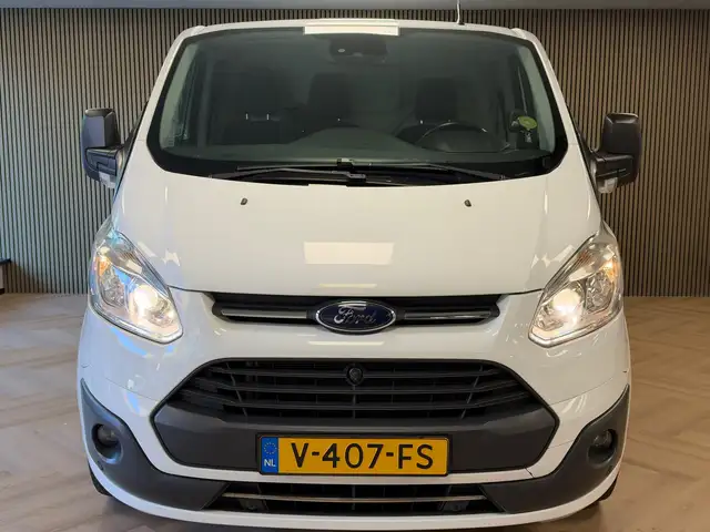 Ford Transit Custom view 3