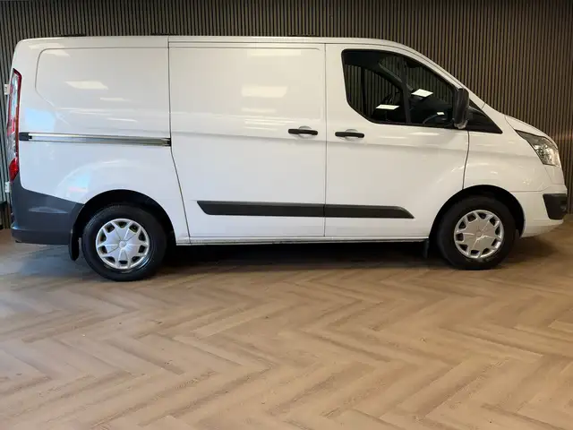Ford Transit Custom view 9