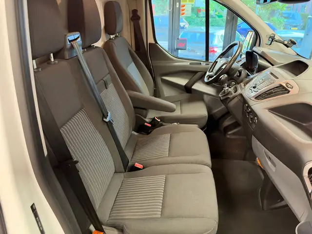 Ford Transit Custom view 20