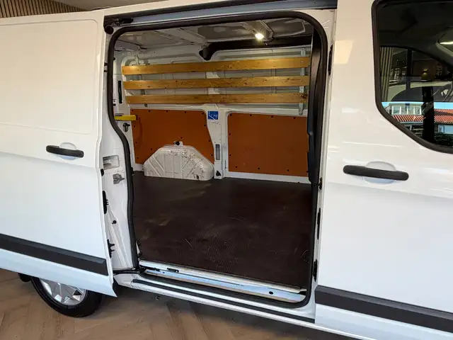 Ford Transit Custom view 7