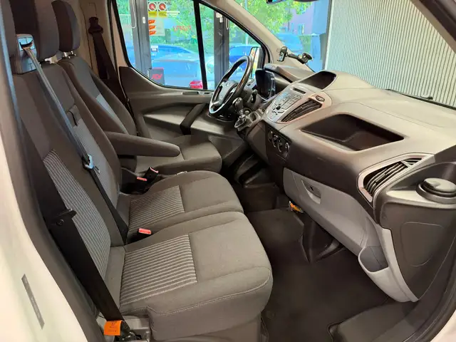 Ford Transit Custom view 18