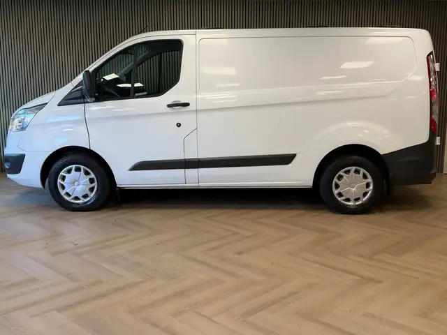 Ford Transit Custom view 2