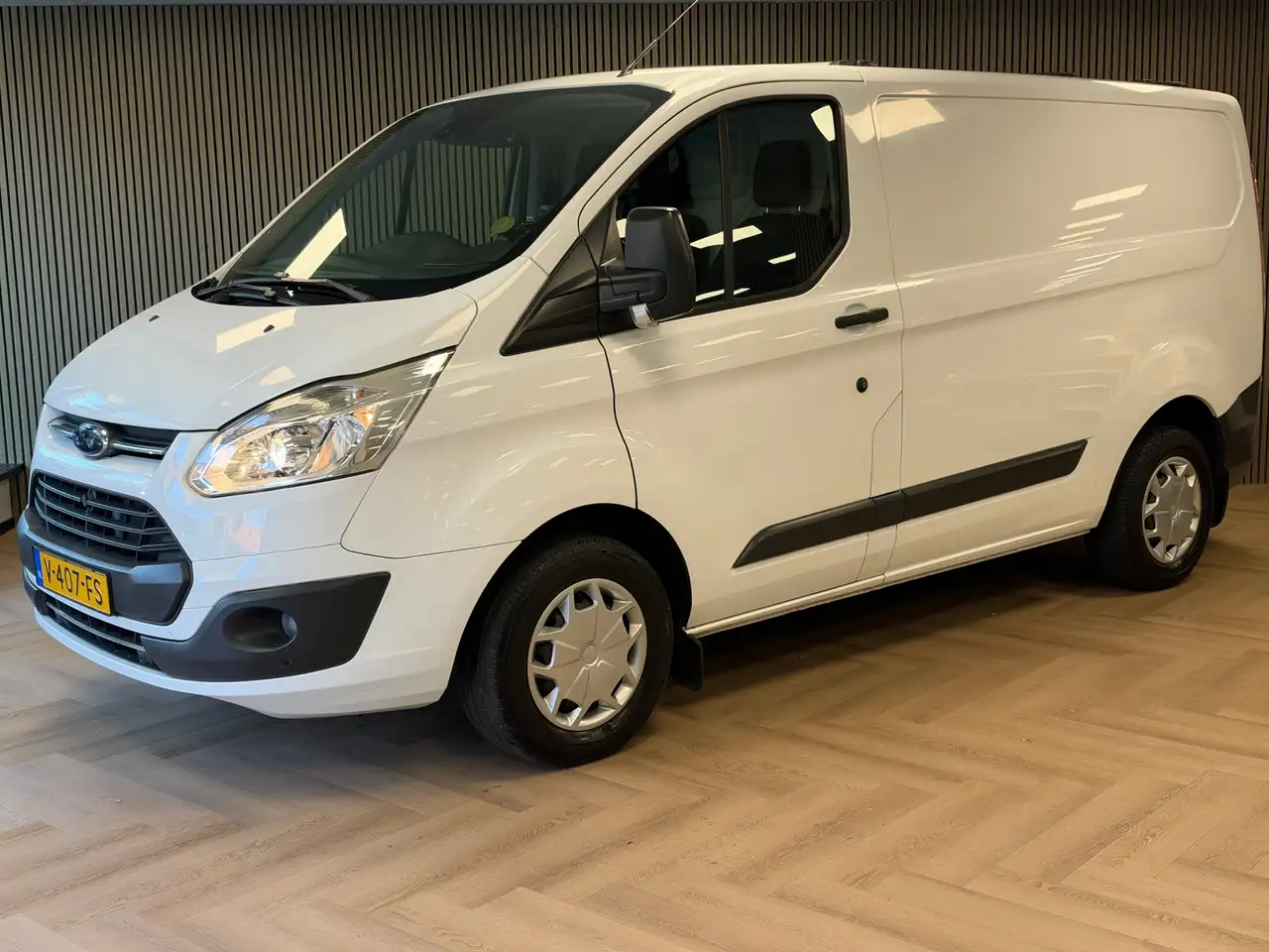 Ford Transit Custom 270 2.0 TDCI L1H1 NAVI CAMERA TREKHAAK WM System o — photo 1 of 38