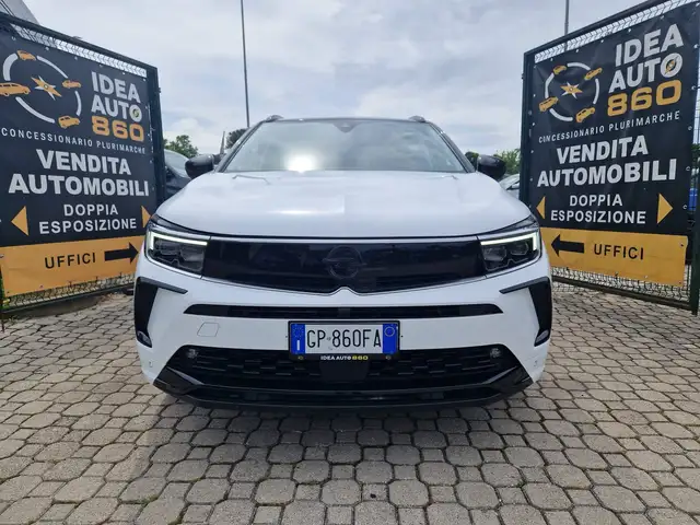 Opel Grandland view 2