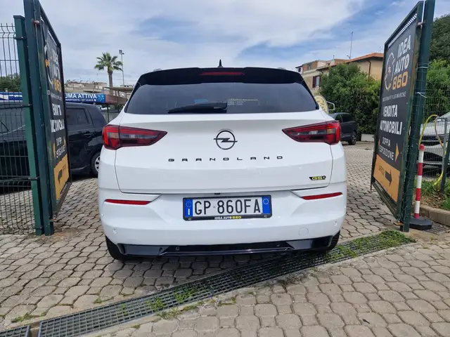 Opel Grandland view 5