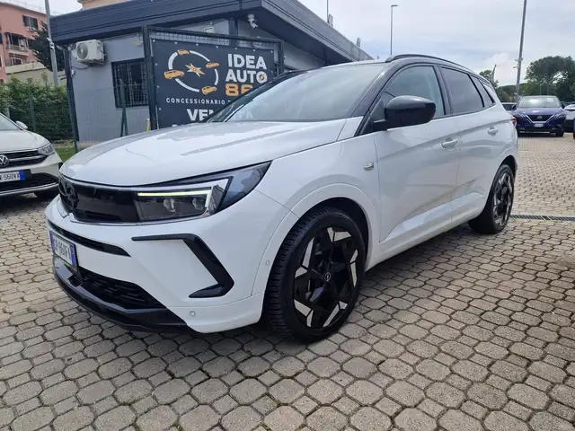 Opel Grandland view 3