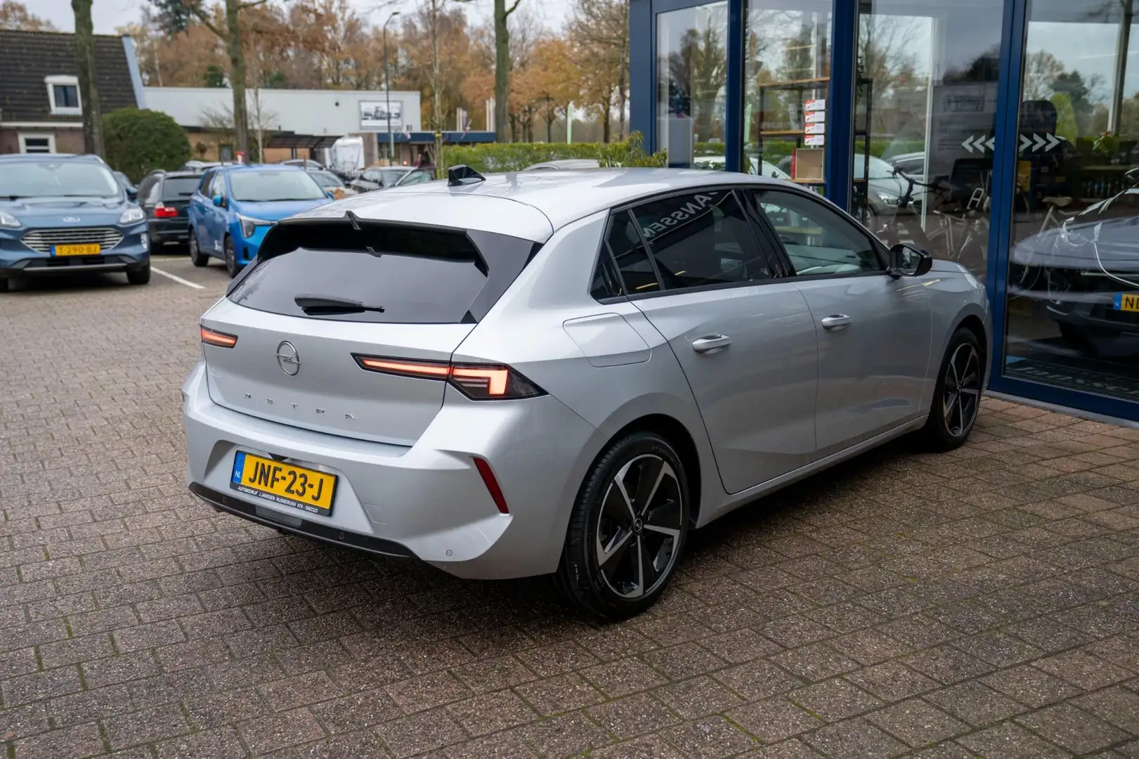 Opel Astra 1.2T Innovation Automaat|Prijs rijklaar incl 12 mn Argento - 2