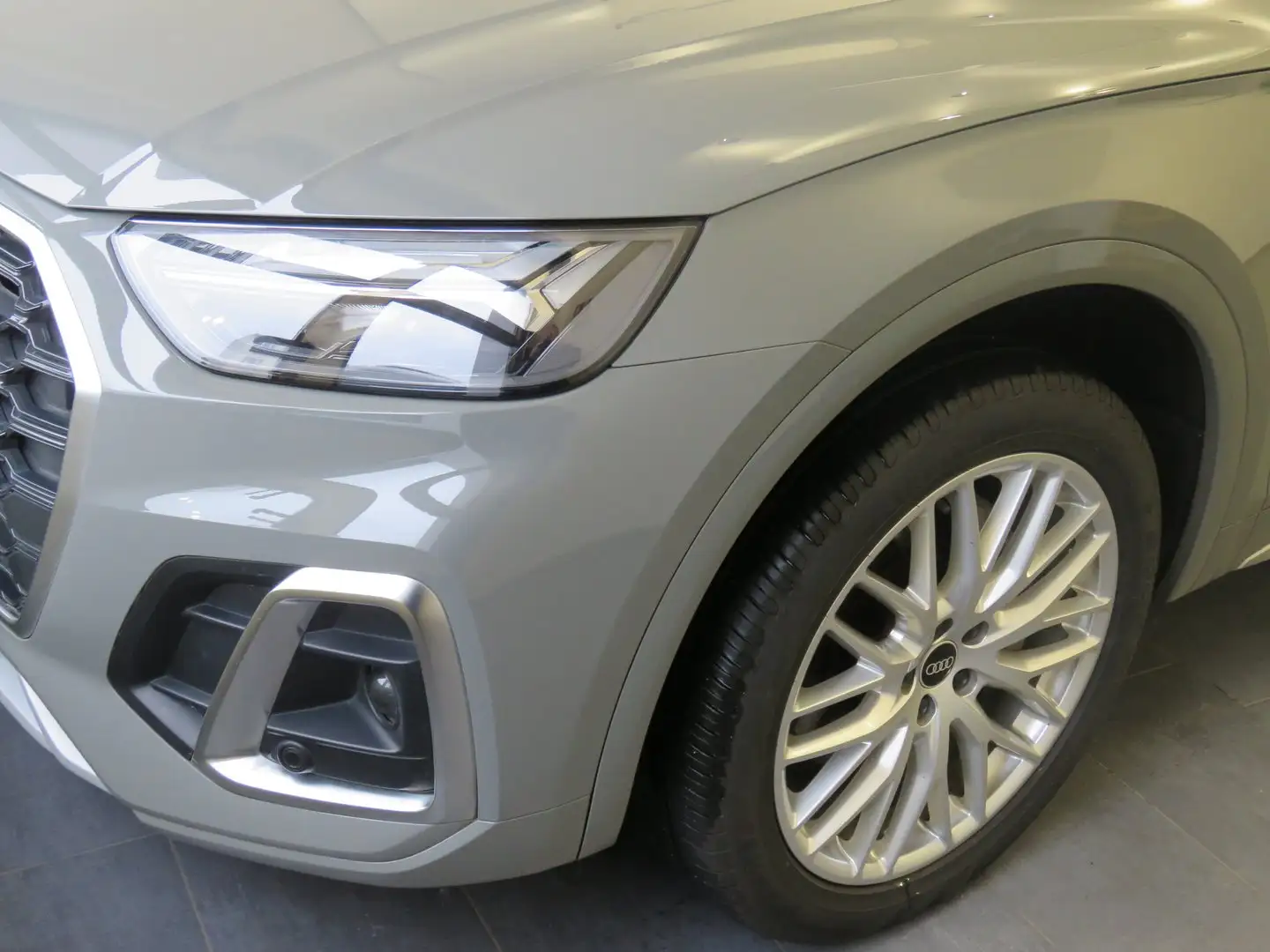 Audi Q5 50 TFSI e quattro S line Grau - 2