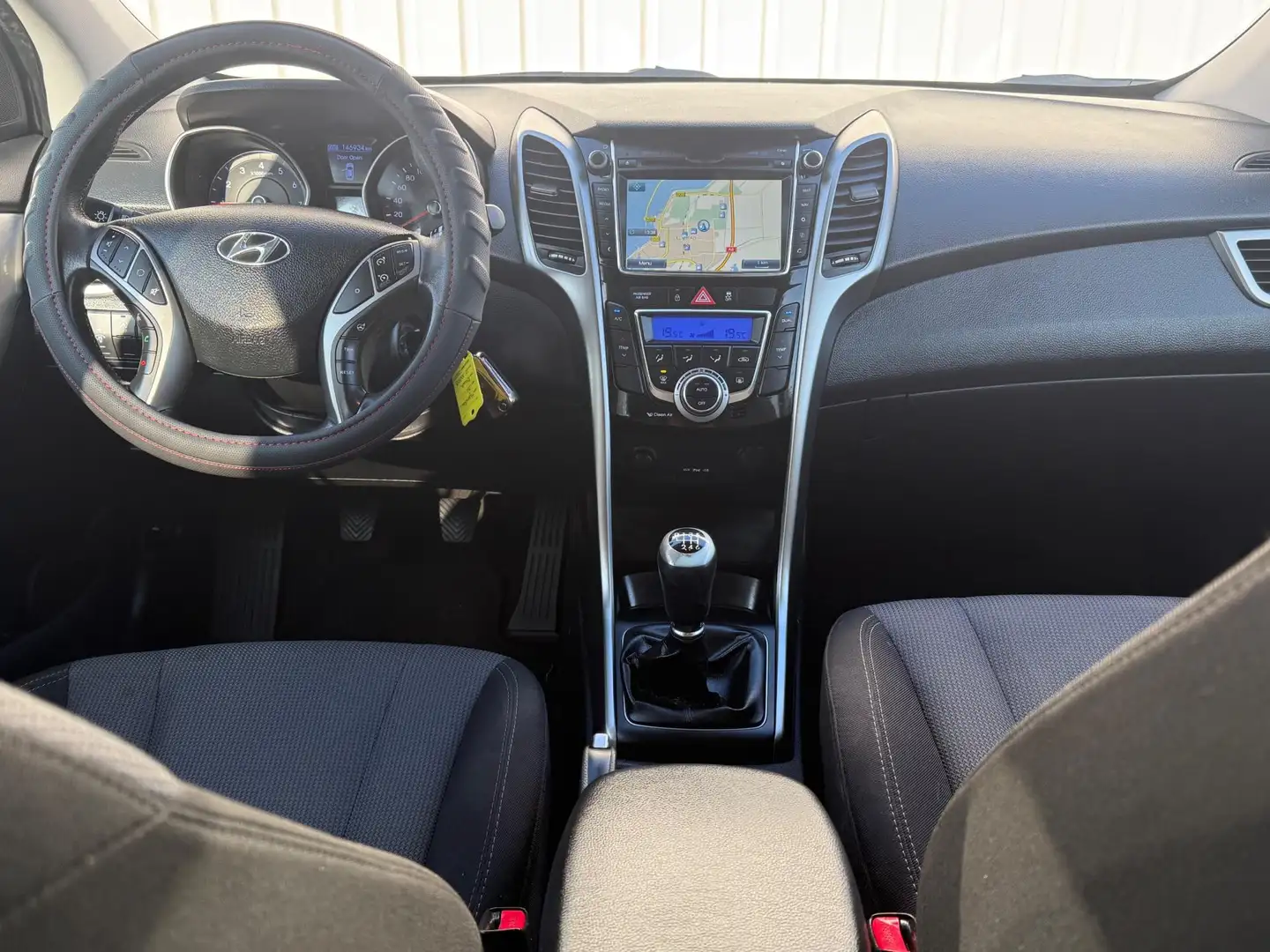 Hyundai i30 Wagon 1.6 GDI Business Edition Navigatie,Climate,C Brun - 2