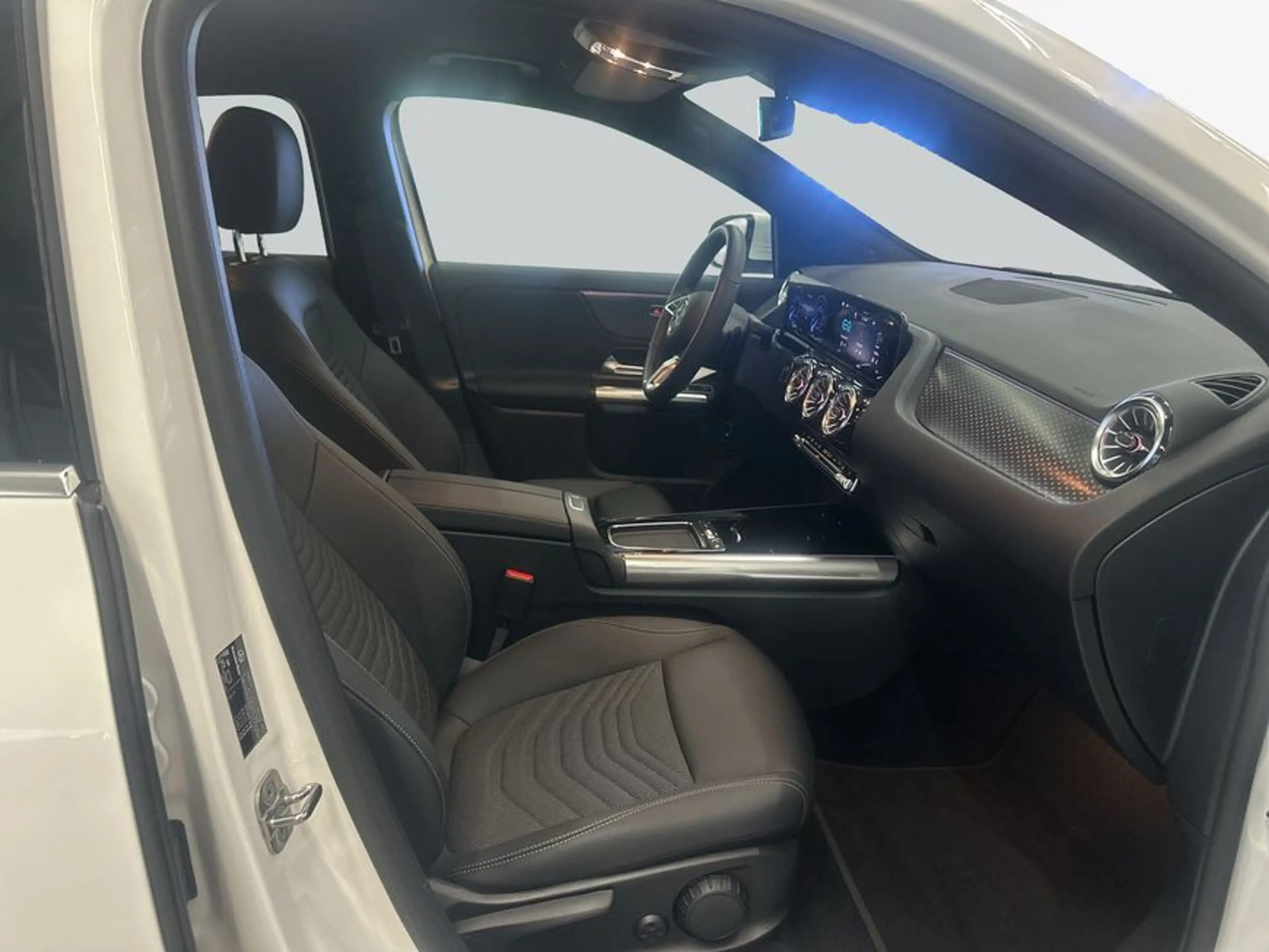 Mercedes-Benz EQA EQA — photo 13