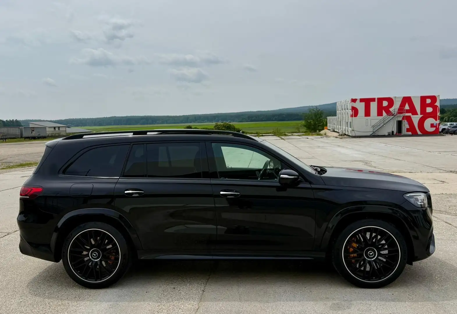 Mercedes-Benz GLS 63 AMG 4MATIC+ Aut. *23 Zoll*Night Paket*Burmester 3D* Černá - 2