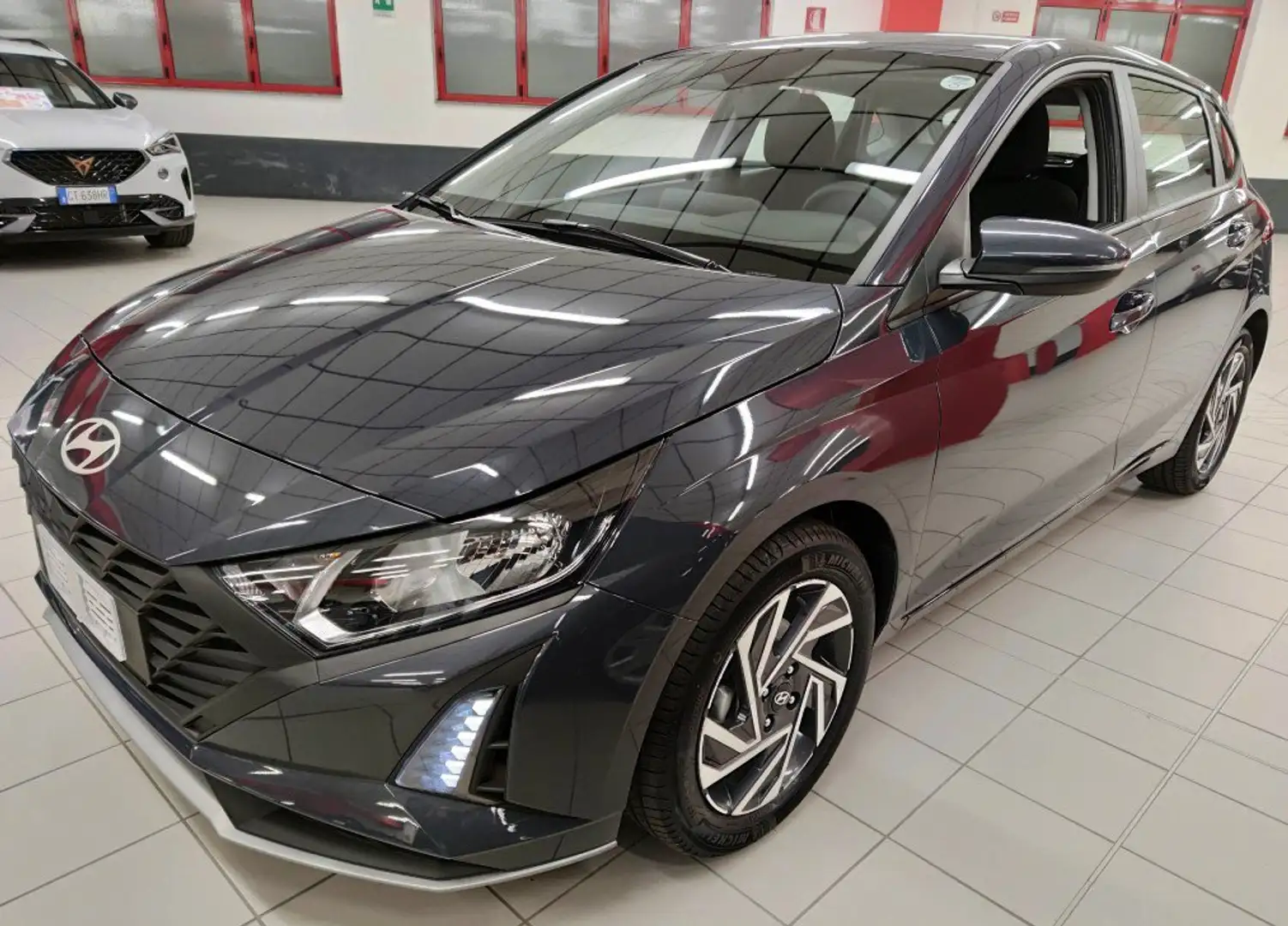 Hyundai i20 1.2 MPI ConnectLine + Car Play "SUPER PROMO" Gris - 1