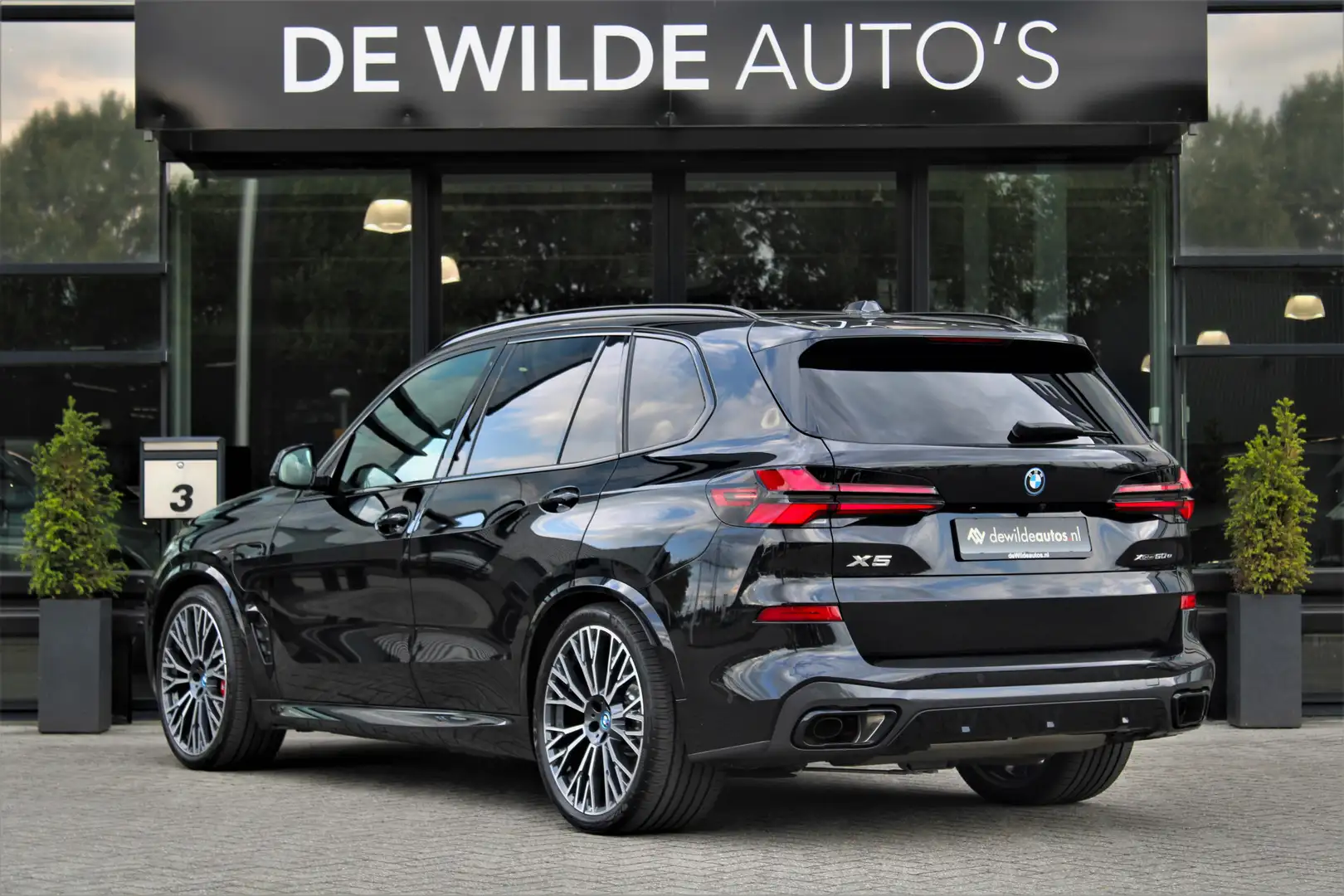 BMW X5 xDrive50e M-sport 489pk M-seats Pano Trekhaak Carb Zwart - 2