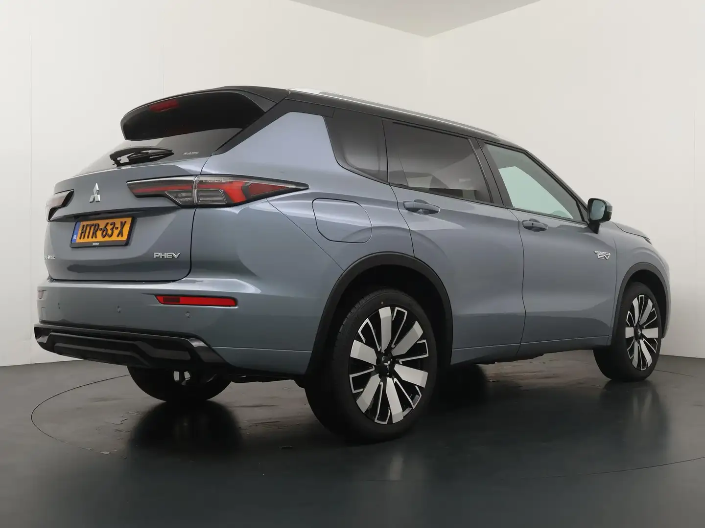 Mitsubishi Outlander 2.4 PHEV Instyle+ | Elektrische kofferklep | Bruin Grijs - 2