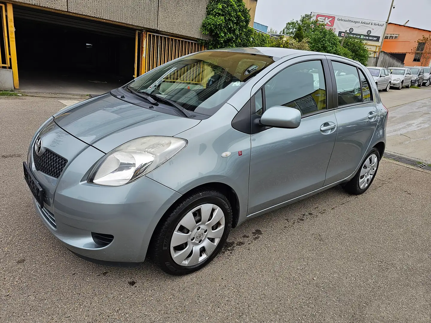 Toyota Yaris Sol Automatik Grau - 1