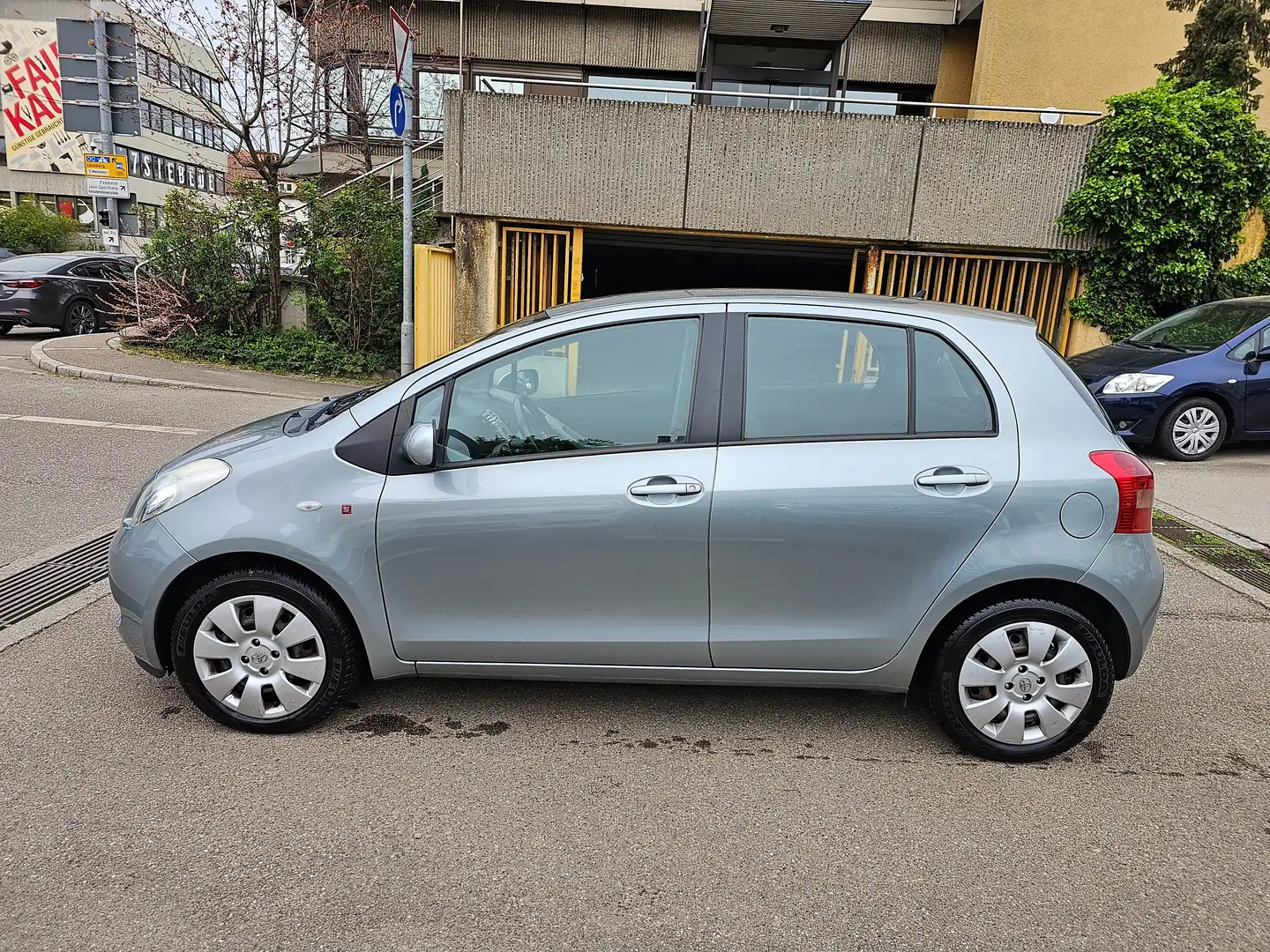 Toyota Yaris Sol Automatik Grau - 2