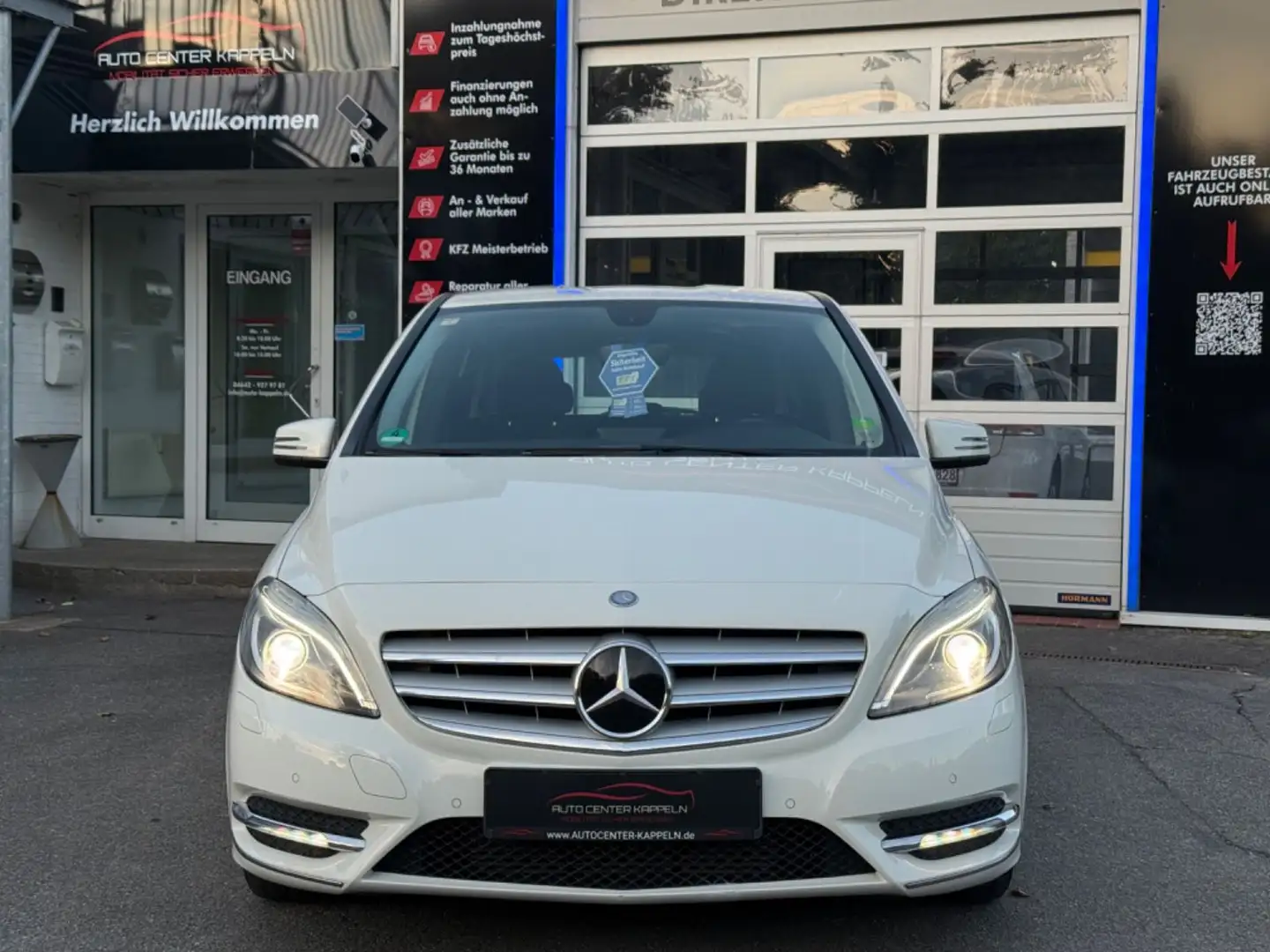 Mercedes-Benz B 180 (Automatik-NAVI-AHK-LED) Blanc - 2
