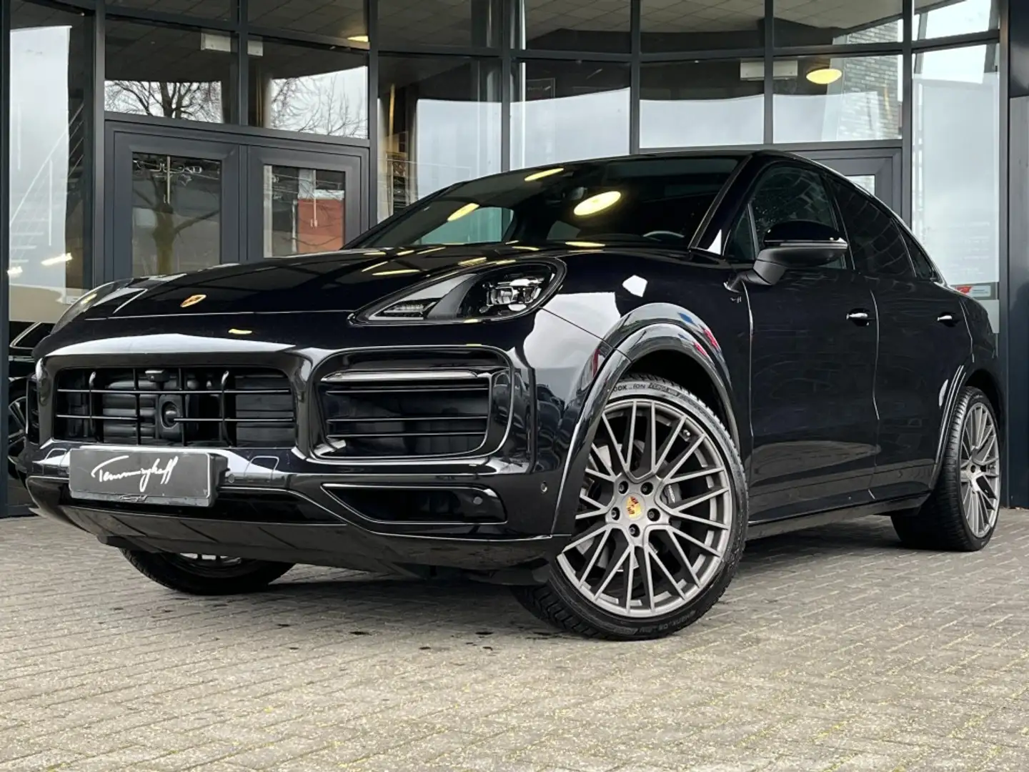 Porsche Cayenne COUPE 3.0 E-HYBRID - ORG. NL. - SPORT CHR. - PANO Zwart - 1