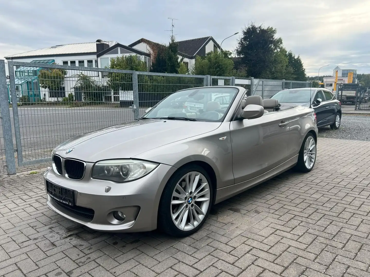 BMW 118 Baureihe 1 Cabrio 118d Argent - 1