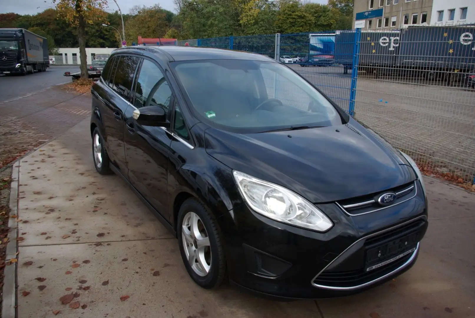Ford Grand C-Max Grand C-MAX Trend Schwarz - 2