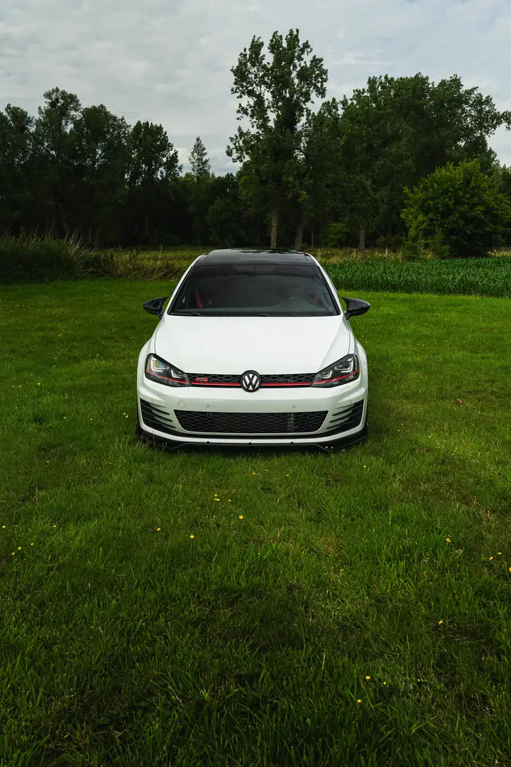 Volkswagen Golf GTI Performance BlueMotion Technology DSG - 2