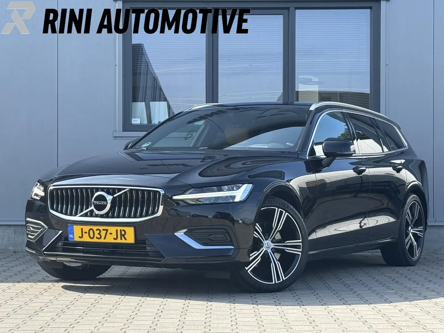 Volvo V60 2.0 T4 Inscription Trekhaak | Auto pilot | 19 inch Negro - 1