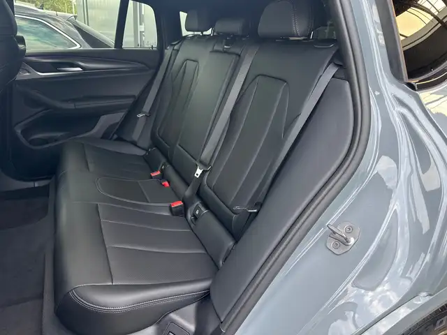 BMW X4 view 12