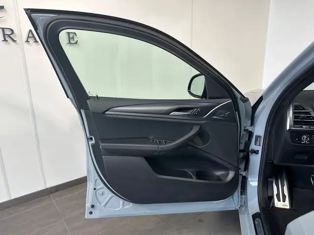 BMW X4 view 6