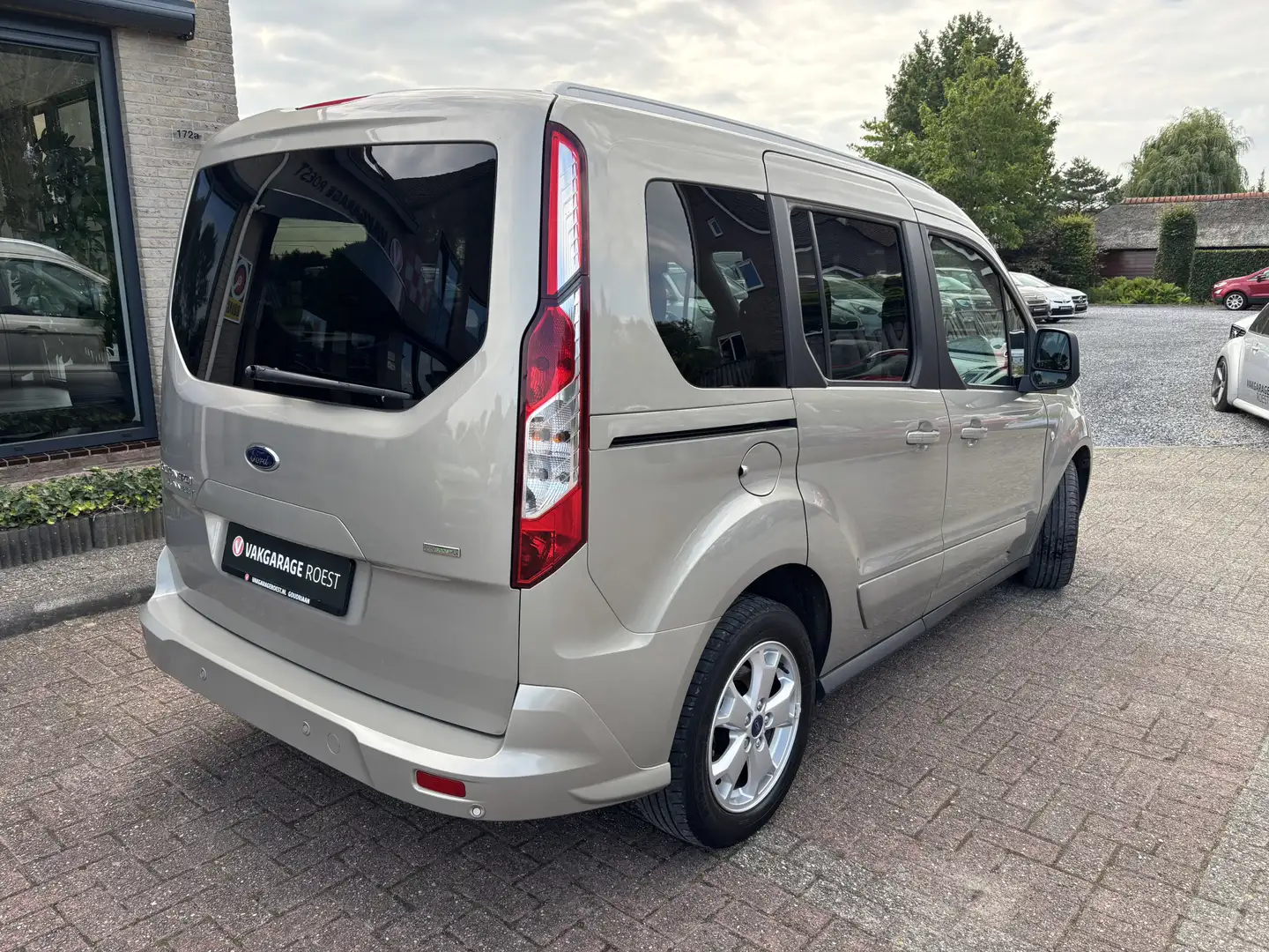 Ford Tourneo Connect Compact 1.0 Turbo Titanium Panoramadak / Parkeerse Grau - 2