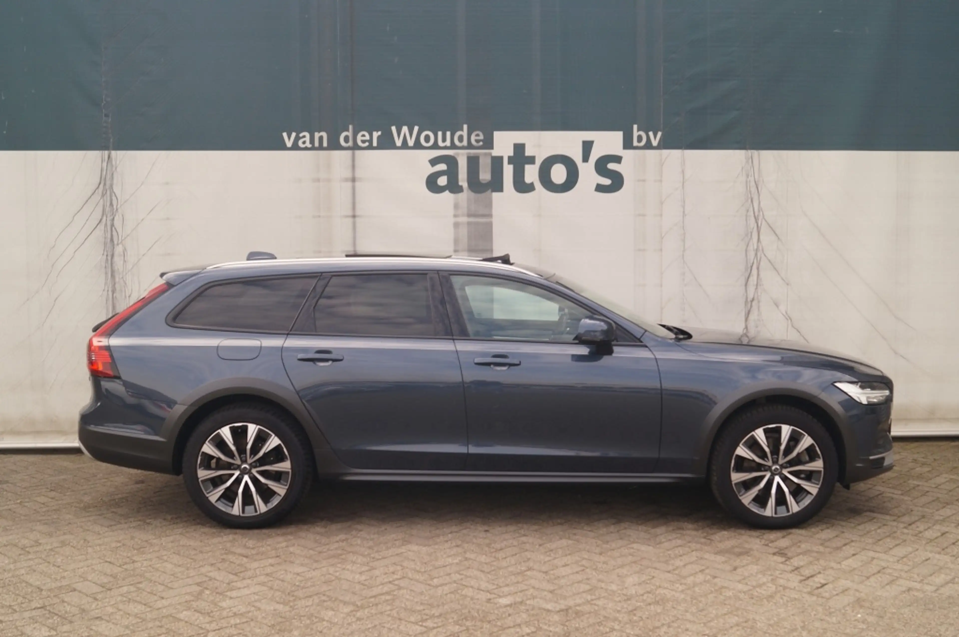 Volvo V90 Cross Country 2.0 B5 250pk AWD Pro -PANO-LEER-CAM-ECC-NAVI- — photo 2